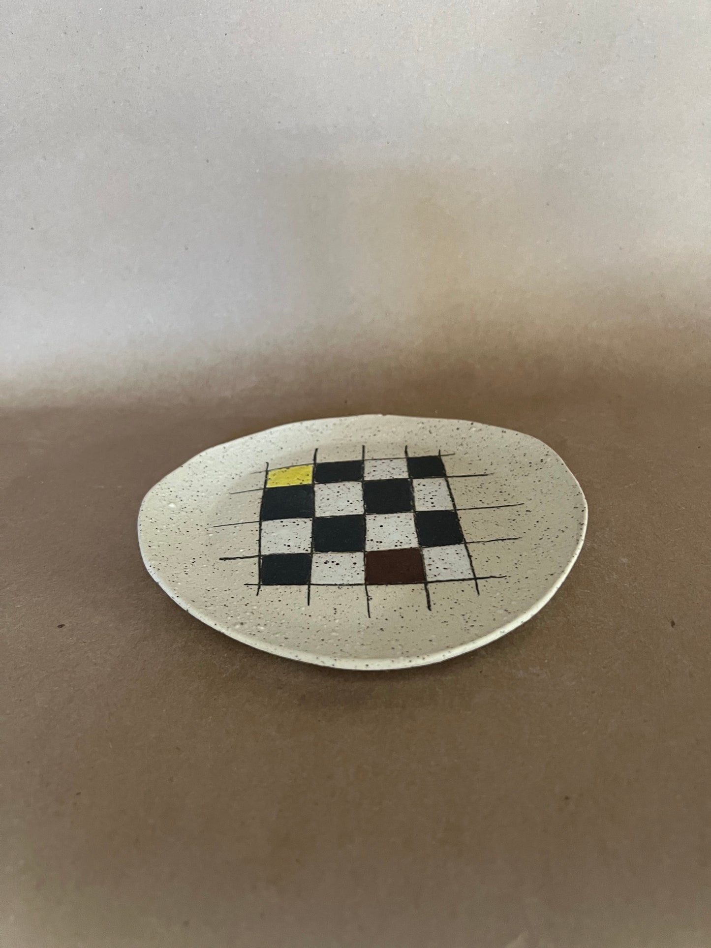 Checks plate 2