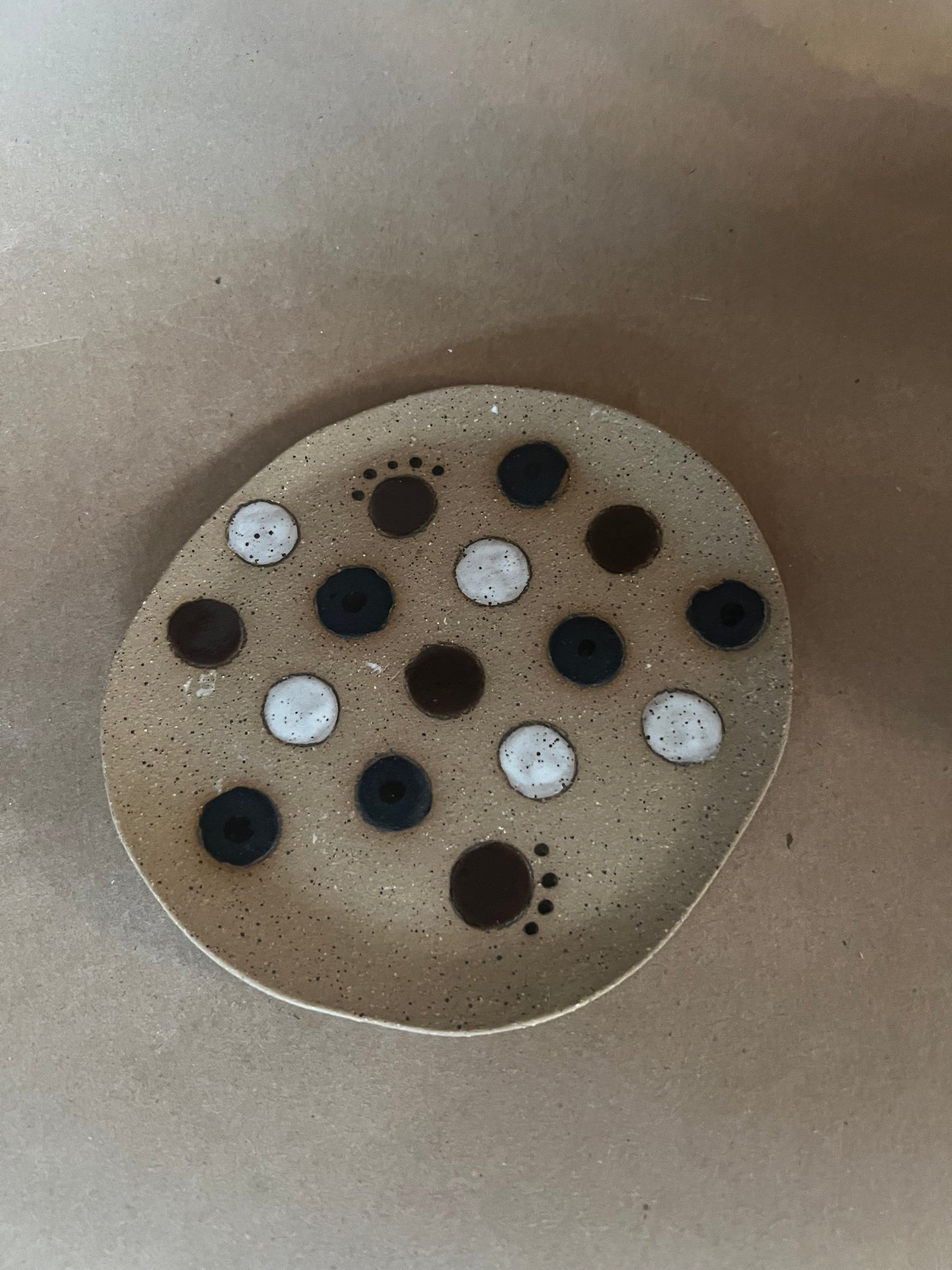 Dots plate
