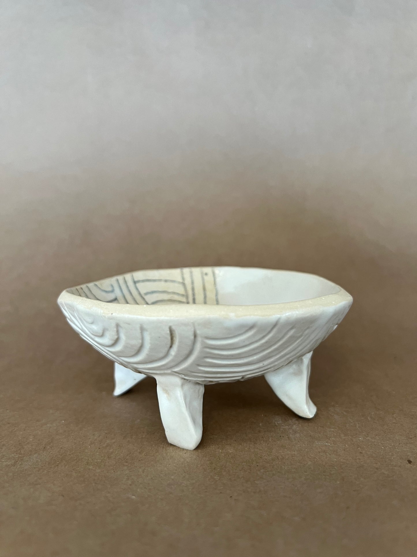 Rainbow footed bowl