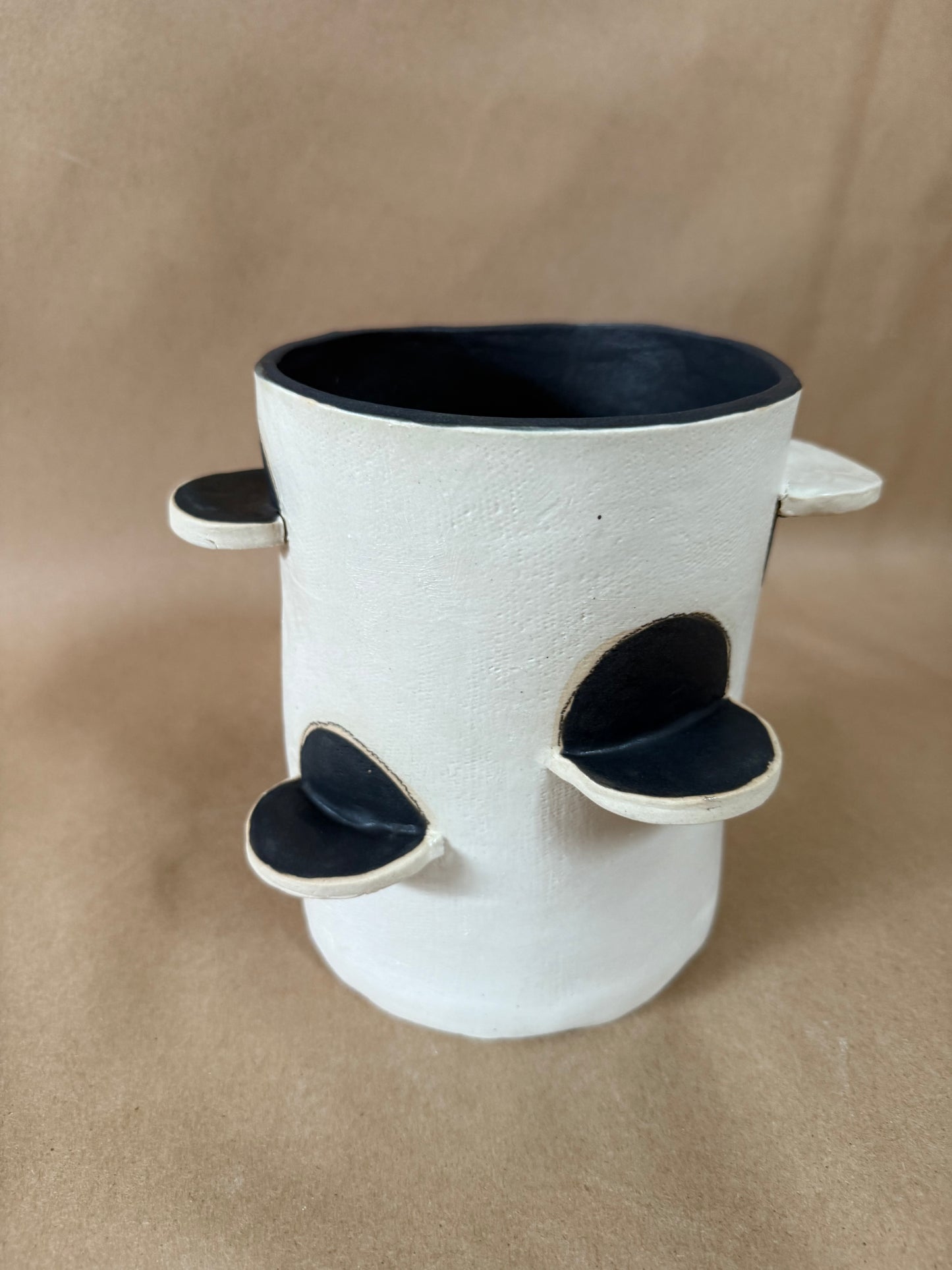 Dots vase 1