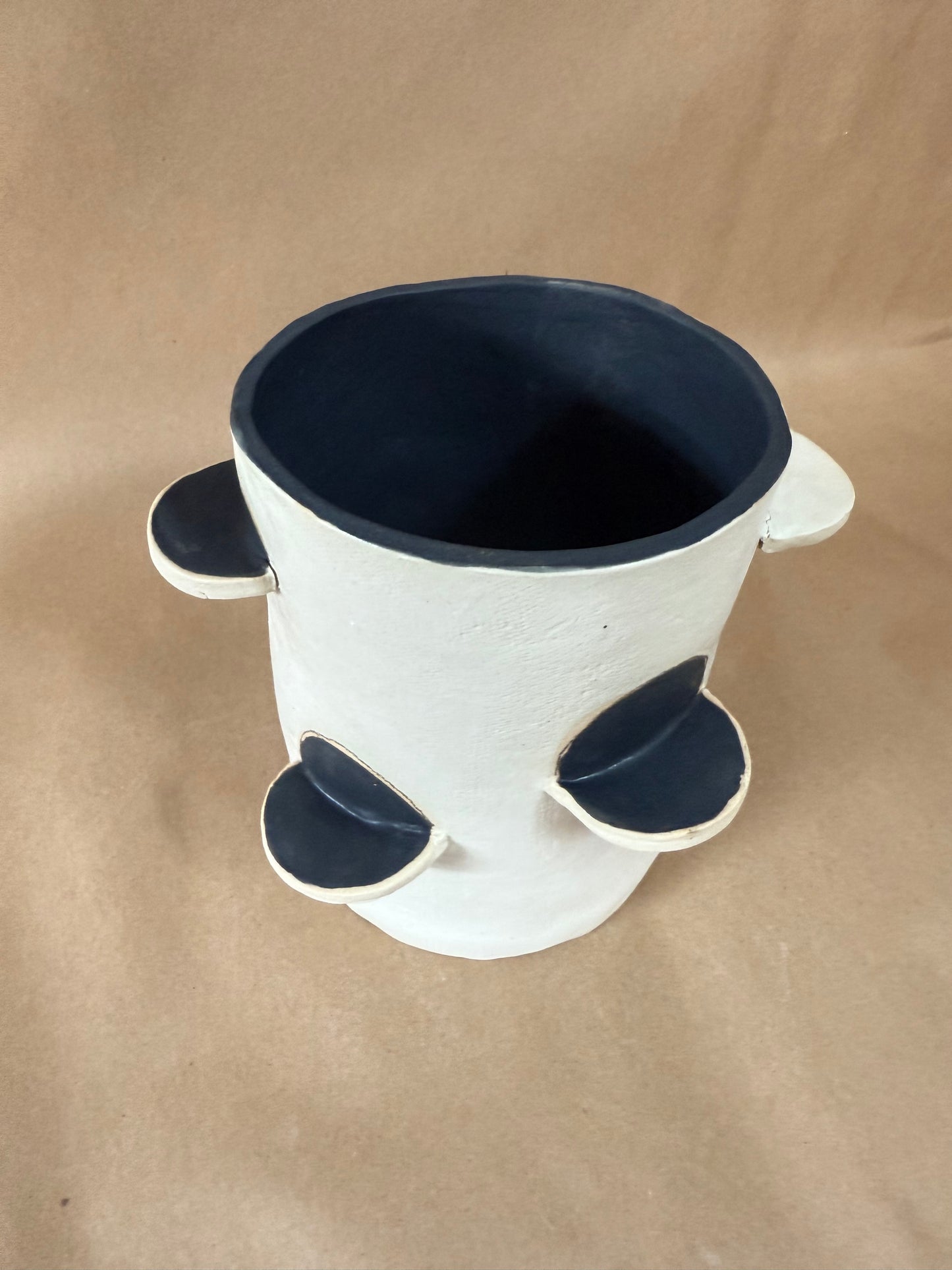 Dots vase 1