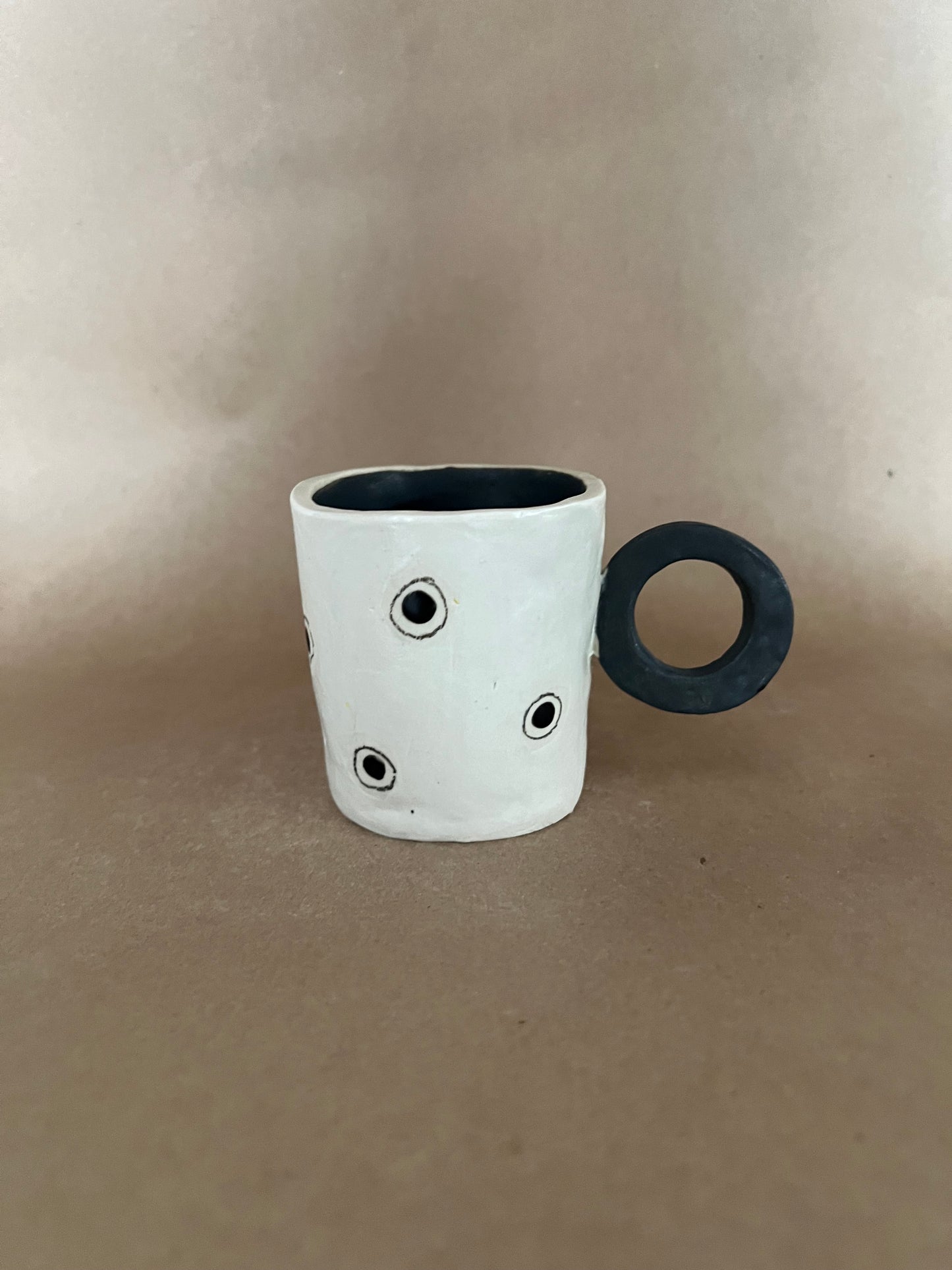 Dotted mug 1