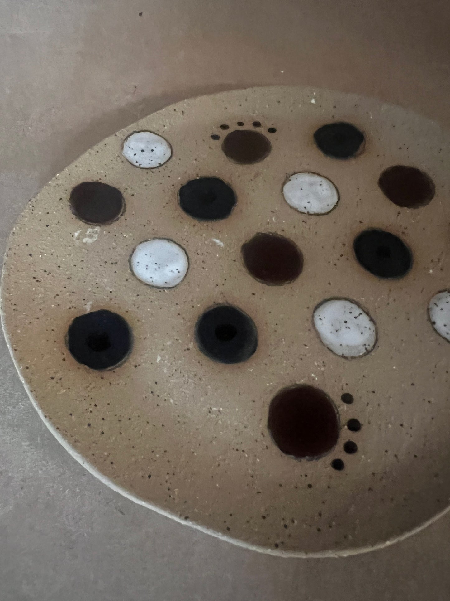 Dots plate