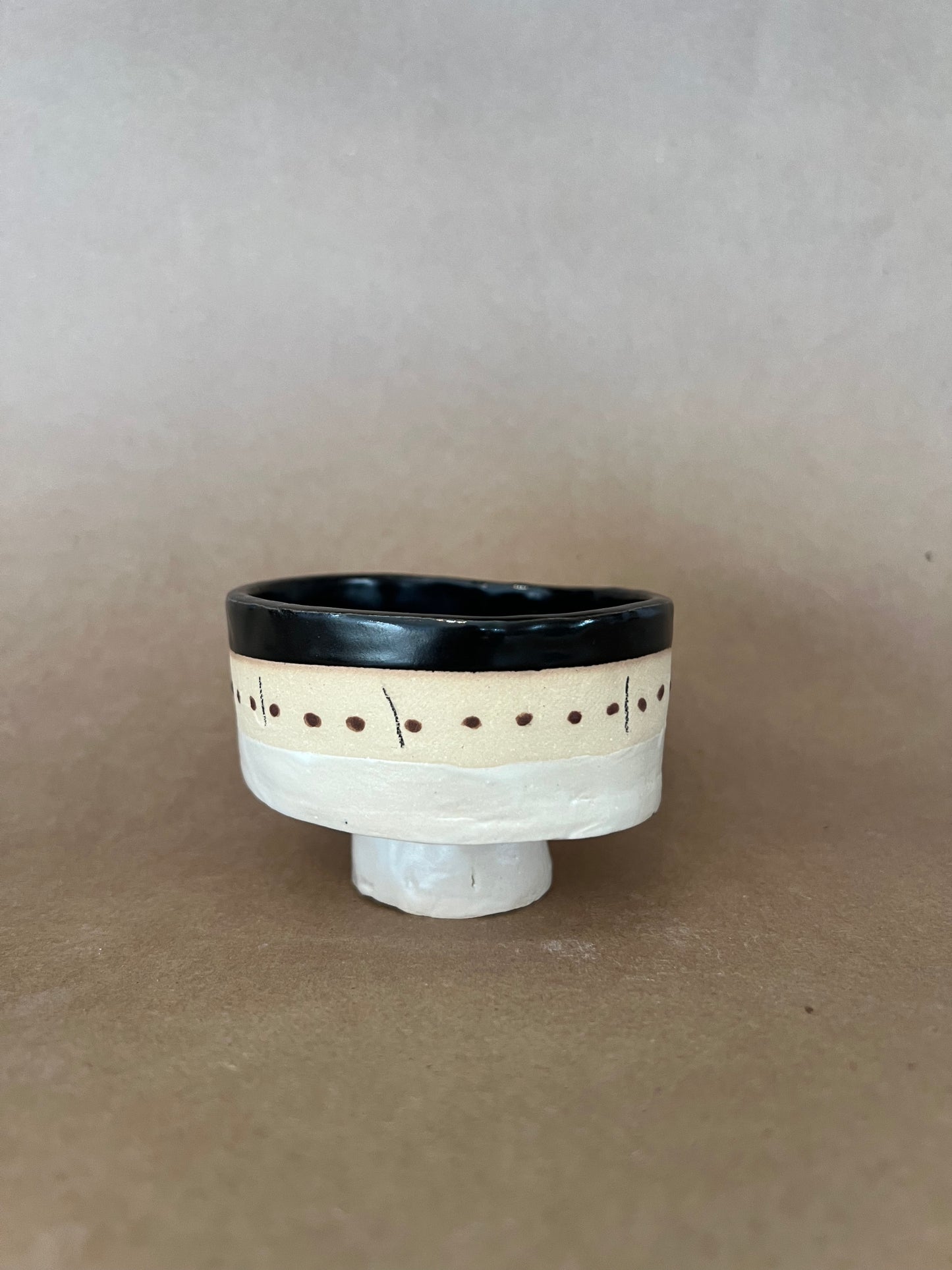 Dot detail footed bowl 1