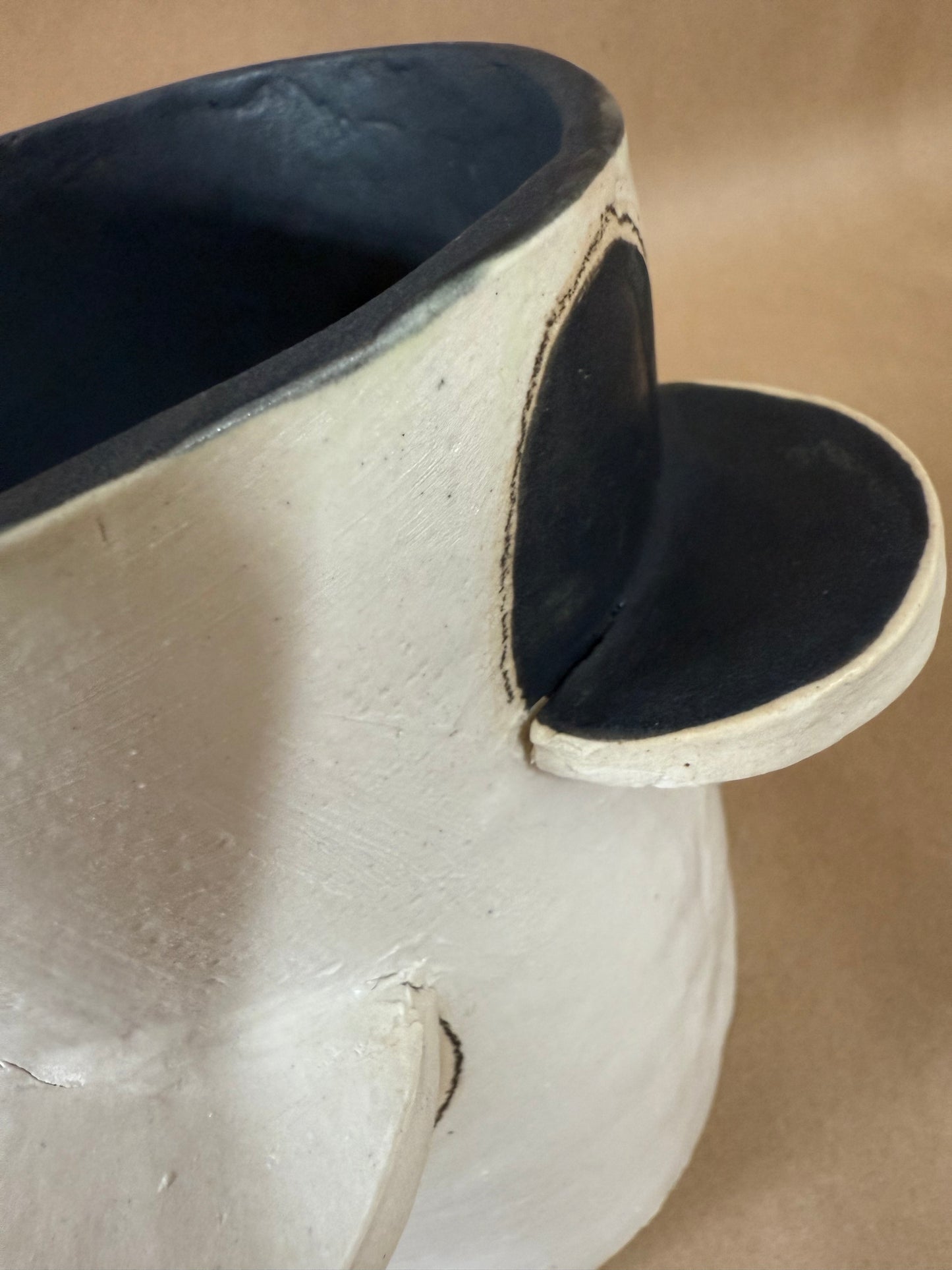 Dots vase 1