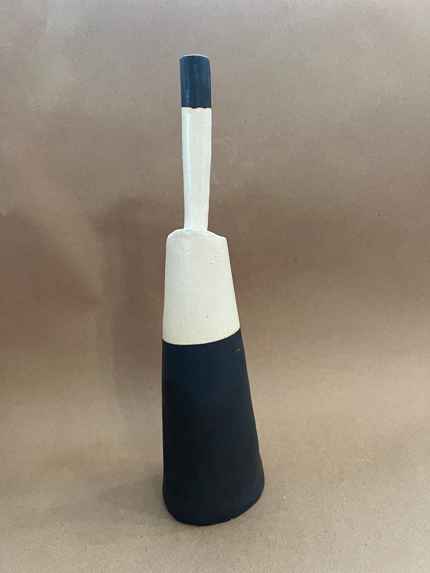 Black and white sculpture vase 1